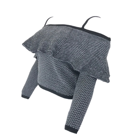 Ruffled Cold Shoulder  Sweater Size Large NWT - Picture 3 of 8